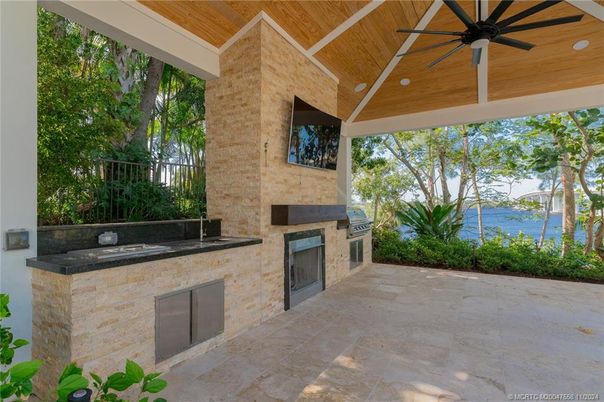 Exterior, Fireplace