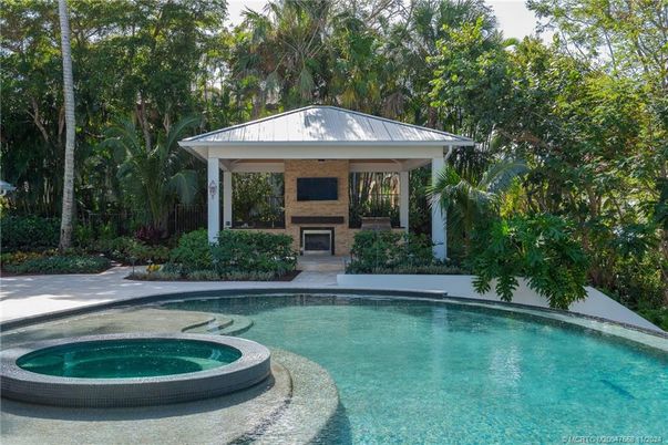 Exterior, Fireplace, Pool