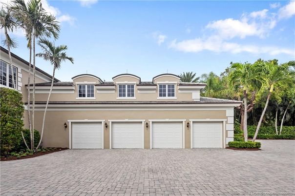 Attached, Exterior, Facade, Mediterranean