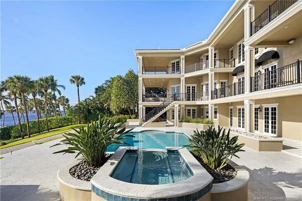Exterior, Pool, Water