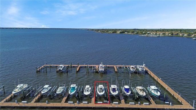 Exterior, Lake