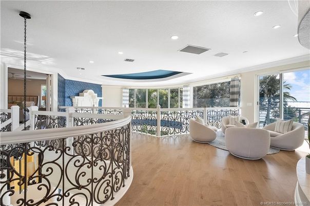 Bedroom, Interior, Living room, Pendant Lights, Recessed Lighting, Wood Texture Flooring