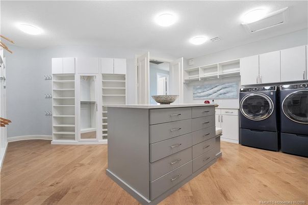 Interior, Washer, Wood Texture Flooring
