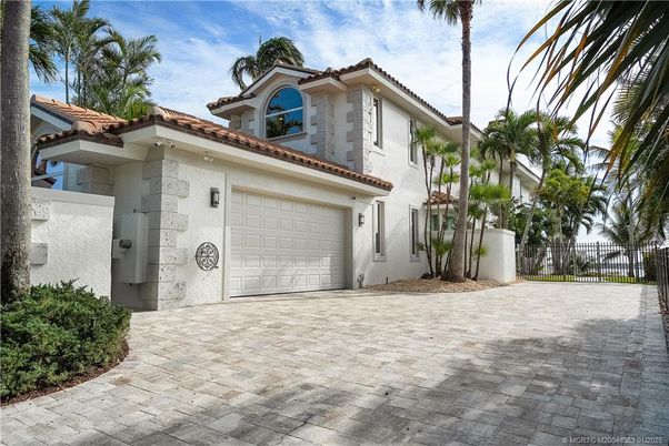 Attached, Exterior, Facade, Spanish Mediterranean