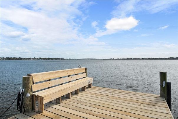 Exterior, Lake