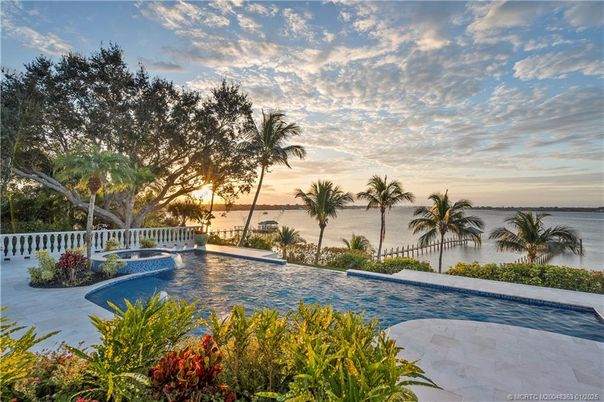 Exterior, Pool, Water