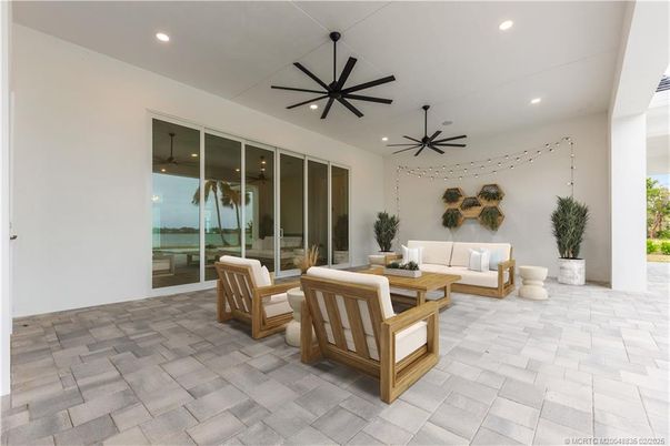 Interior, Living room, Pendant Lights, Recessed Lighting
