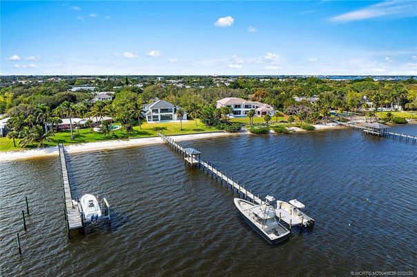 Exterior, Lake