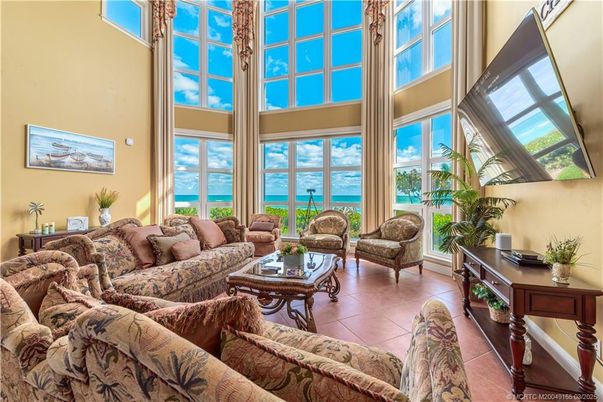 Interior, Living room, Water