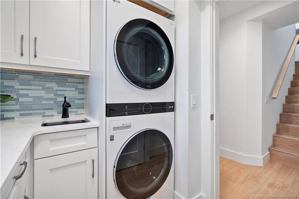 Interior, Utility Closets, Washer, Wood Texture Flooring
