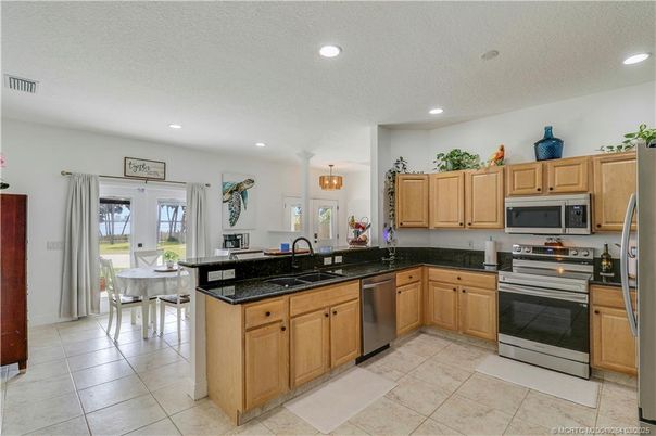 Dining room, Interior, Kitchen, Pendant Lights, Recessed Lighting, Stainless Steel Appliances