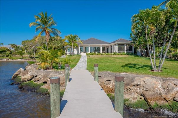 Exterior, Lake