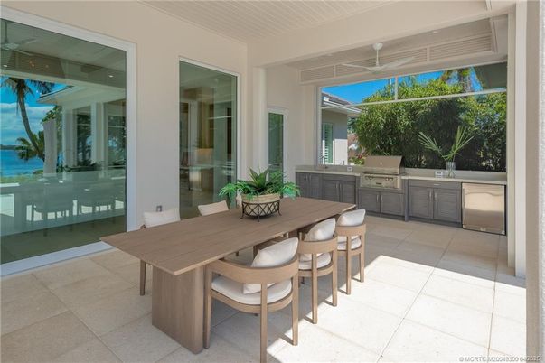 Dining room, Interior