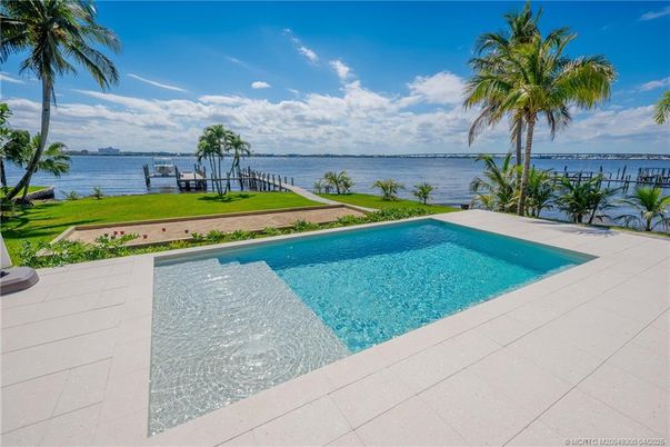 Exterior, Pool, Water