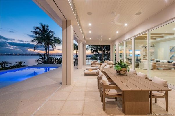 Exterior, Pool, Recessed Lighting