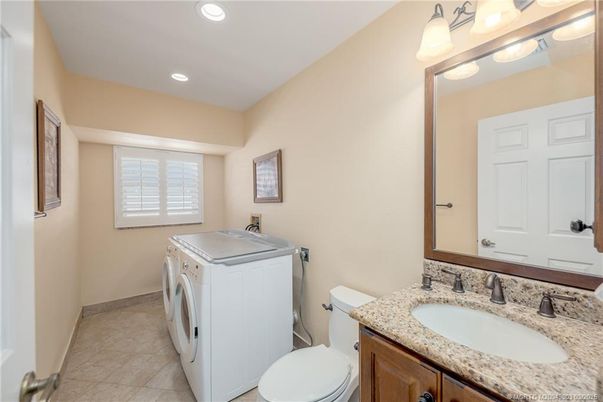 Bathroom, Interior, Recessed Lighting, Washer