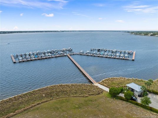 Exterior, Lake