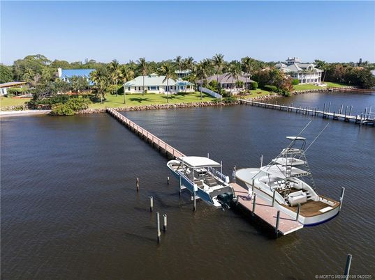 Exterior, Lake