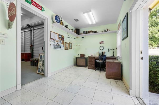 Home Office, Interior