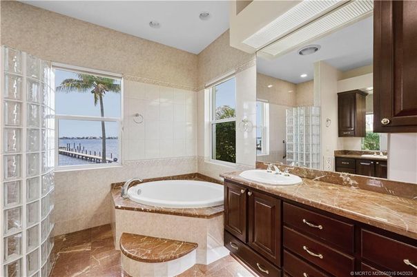 Bathroom, Dual Sink Vanities, Interior, Recessed Lighting, Water