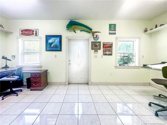 Home Office, Interior