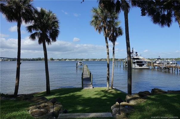 Exterior, Lake