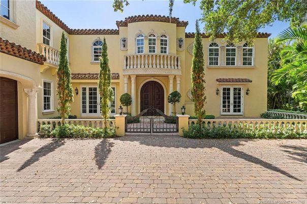 Exterior, Facade, Spanish Mediterranean