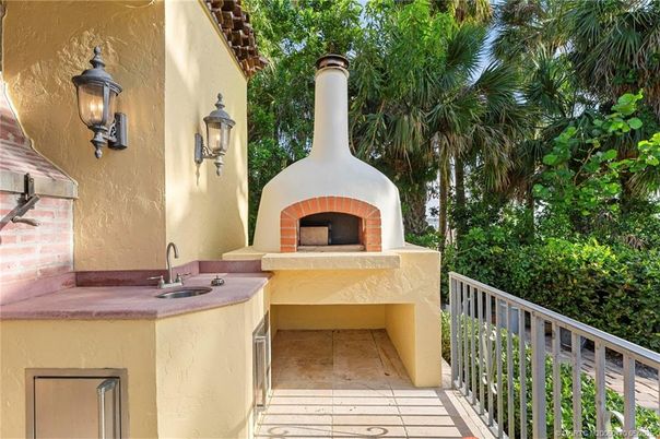 Exterior, Fireplace