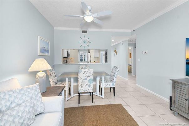 Dining room, Interior