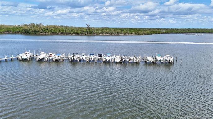 Exterior, Lake