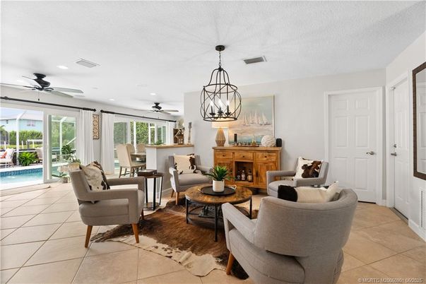 Interior, Living room, Pendant Lights, Recessed Lighting