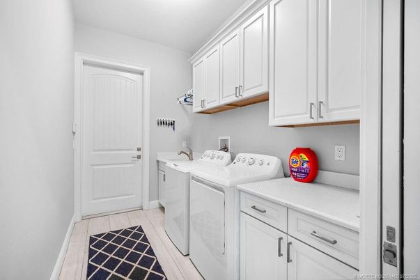 Interior, Washer, Wood Texture Flooring