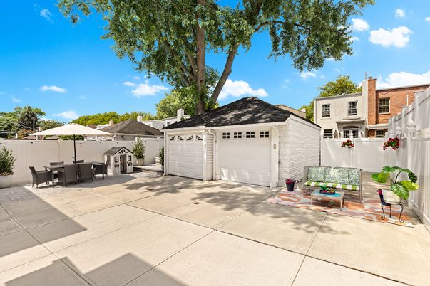 Detached Garage, Exterior