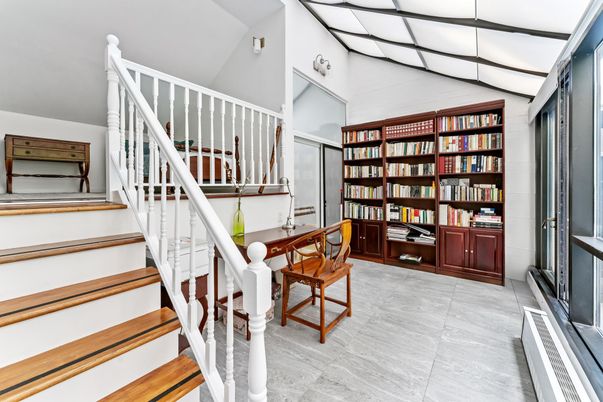 Home Office, Interior