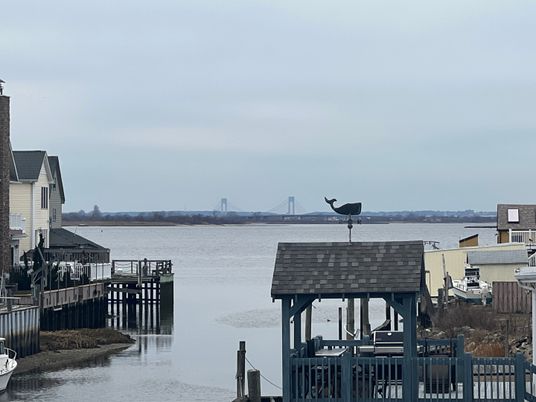 Exterior, Lake