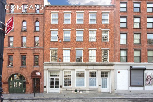 Exterior, Facade, Brick Facade, Rowhouse
