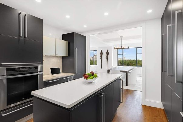 Chandelier, Dining room, Interior, Kitchen, Pendant Lights, Recessed Lighting, Stainless Steel Appliances, Wood Texture Flooring