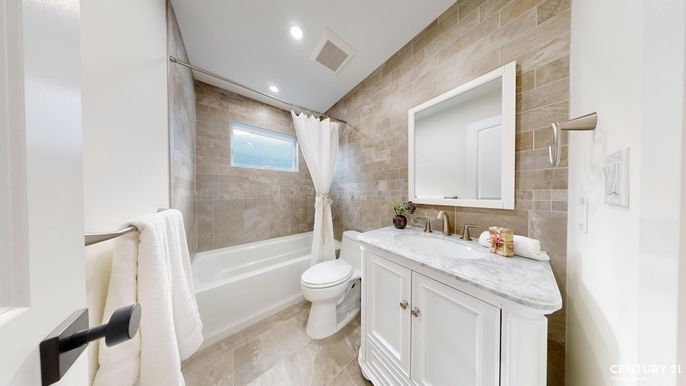 Bathroom, Interior, Recessed Lighting