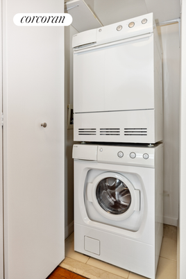 Interior, Utility Closets, Washer, Wood Texture Flooring