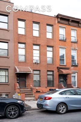 Exterior, Facade, Brick Facade, Rowhouse