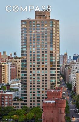 Exterior, Facade, Highrise