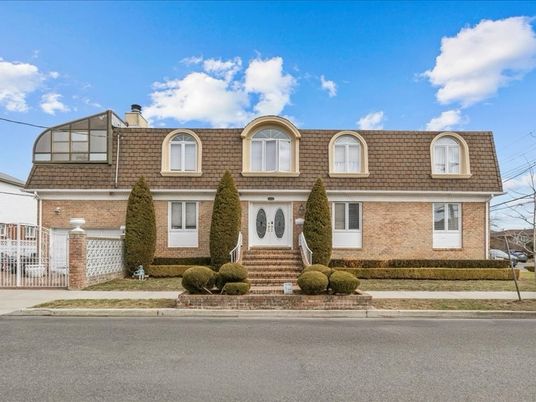 Attached, Exterior, Facade, Brick Facade, Cape Cod