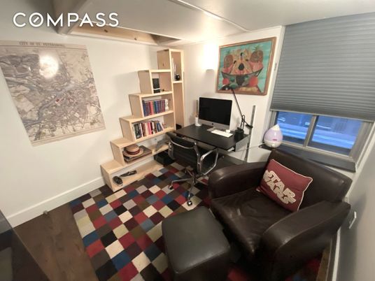 Home Office, Interior
