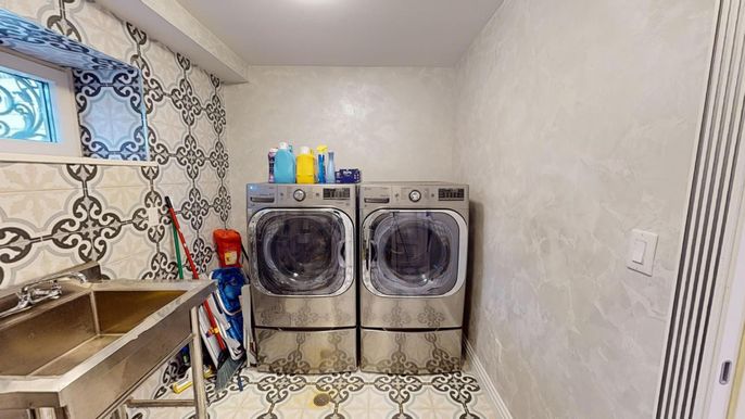 Interior, Washer