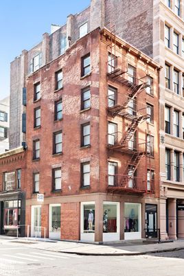 Exterior, Facade, Brick Facade, Rowhouse