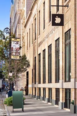 Exterior, Facade, Brick Facade, Rowhouse