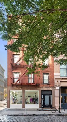 Exterior, Facade, Brick Facade, Rowhouse