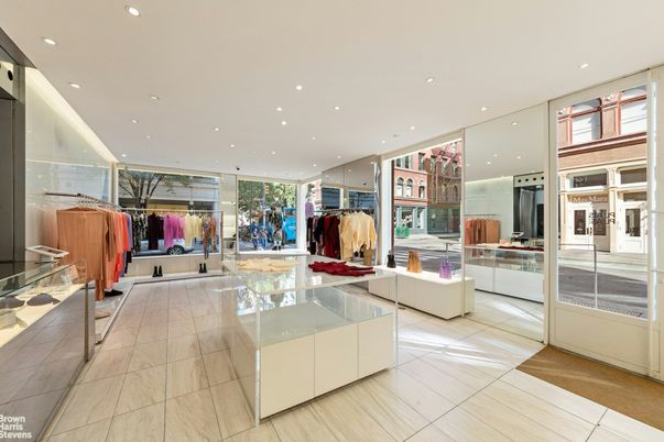 Interior, Recessed Lighting, Walk-in Closets, Wood Texture Flooring