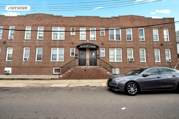 Exterior, Facade, Brick Facade, Rowhouse