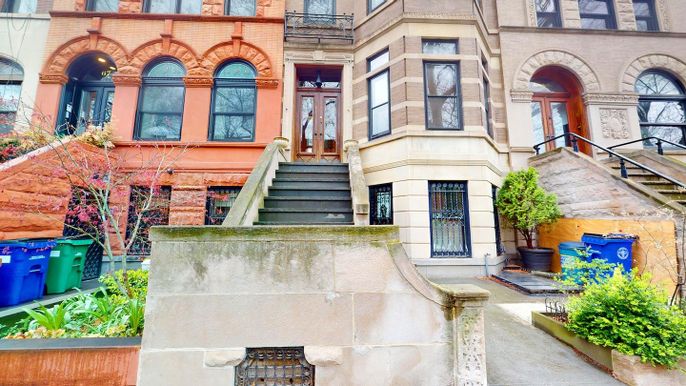 Exterior, Facade, Brownstone